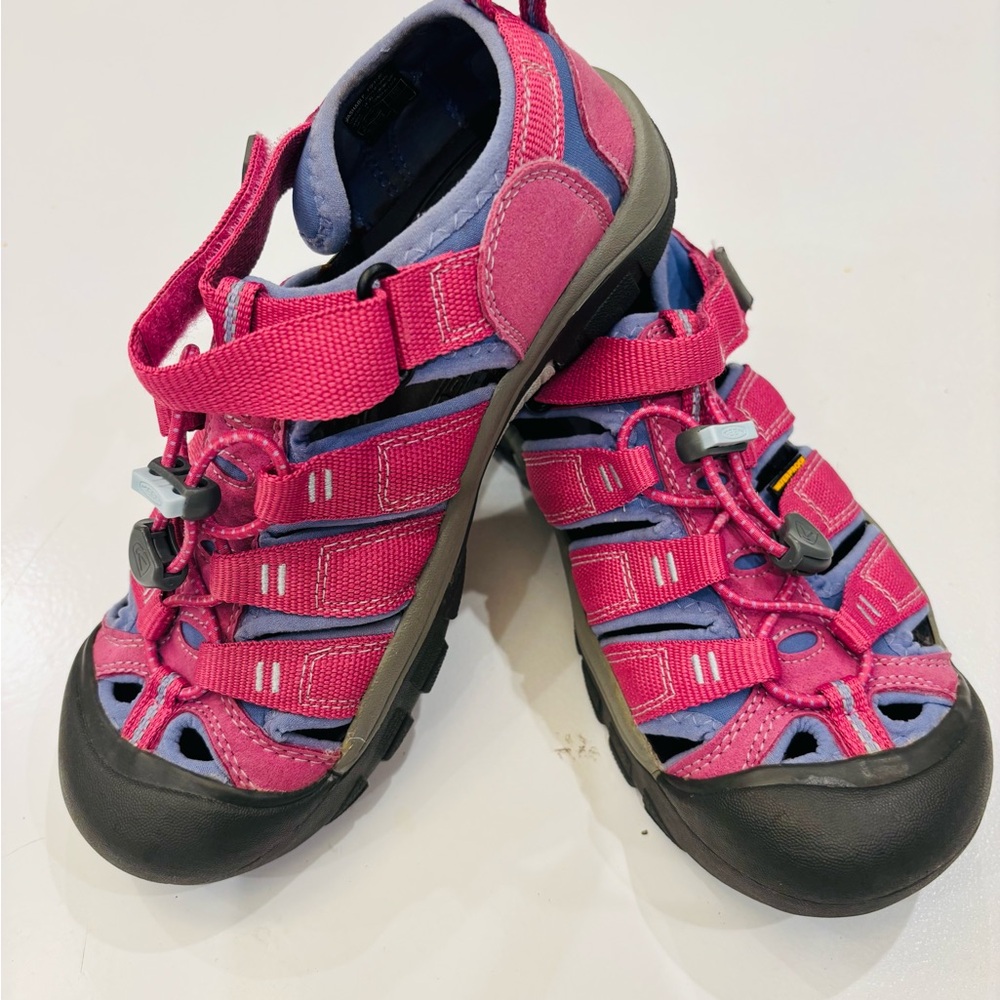 Keen Kids' Fuchsia and Black Outdoor Sandals Mint Condition Size 4 Big Girl - Picture 11 of 11